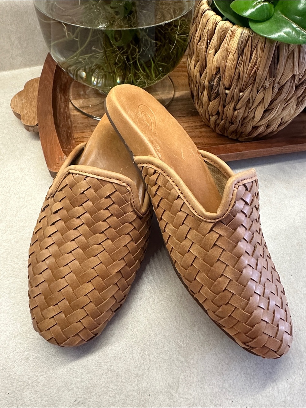 OluKai Mi'i Mules Shoes Womens 7.5 Braided Woven Slip On Leather